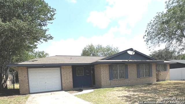 Details for 915 Muecke Dr, Karnes City, TX 78118
