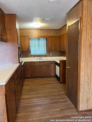 Image 12 of 12 For 915 Muecke Dr