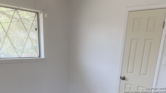 Image 6 of 12 For 915 Muecke Dr