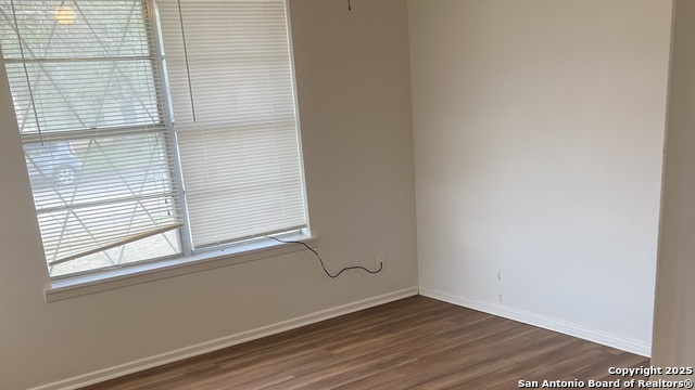 Image 7 of 12 For 915 Muecke Dr