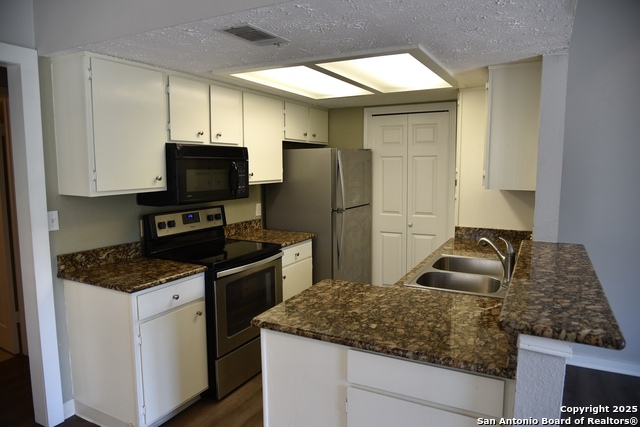 Listing photo id 0 for 506 W San Antonio St  103
