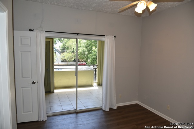 Listing photo id 4 for 506 W San Antonio St  103