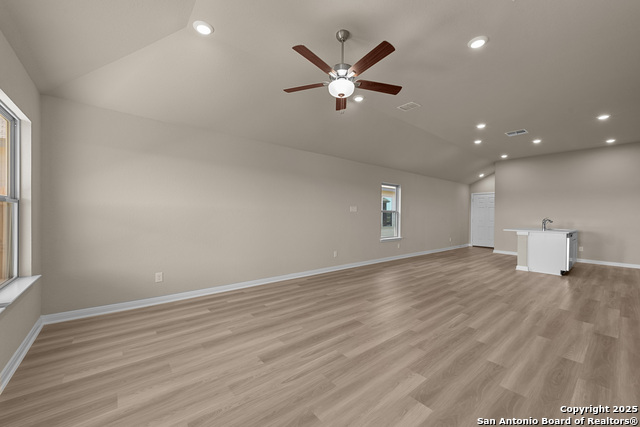 Listing photo id 8 for 4327 Carlotta Drive