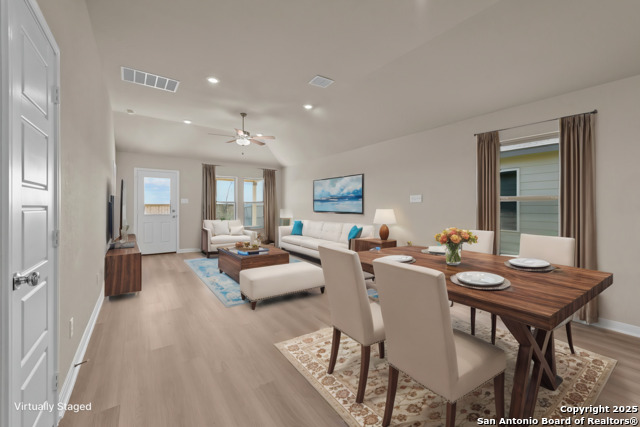 Listing photo id 3 for 4327 Carlotta Drive