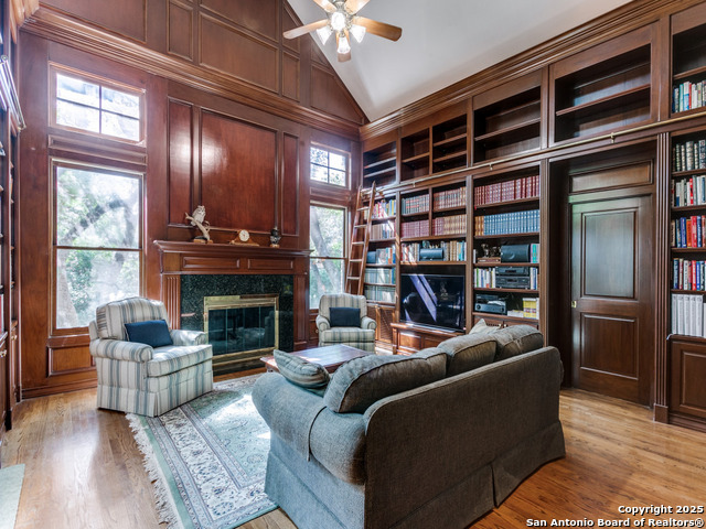 Listing photo id 24 for 11607 Elm Ridge