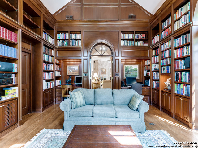Listing photo id 25 for 11607 Elm Ridge