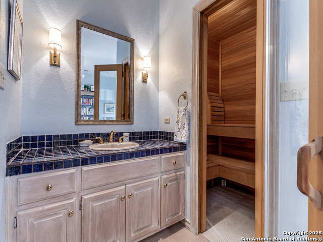 Listing photo id 30 for 11607 Elm Ridge
