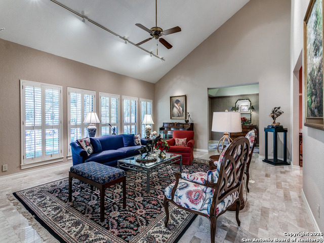 Listing photo id 4 for 11607 Elm Ridge