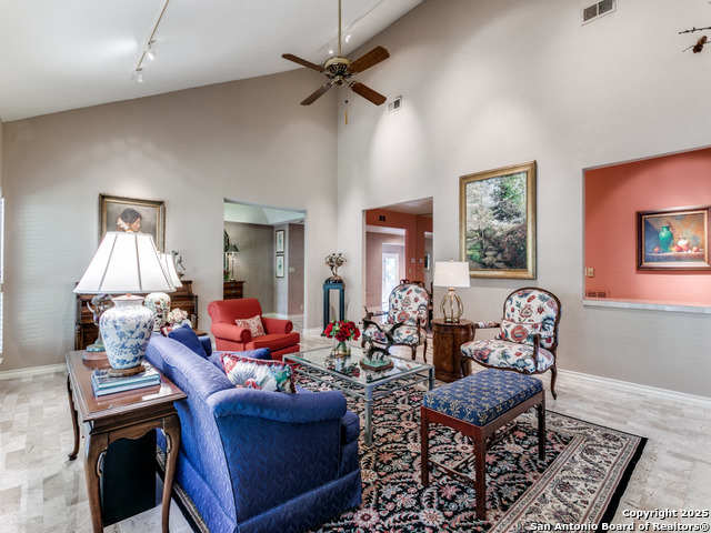 Listing photo id 5 for 11607 Elm Ridge