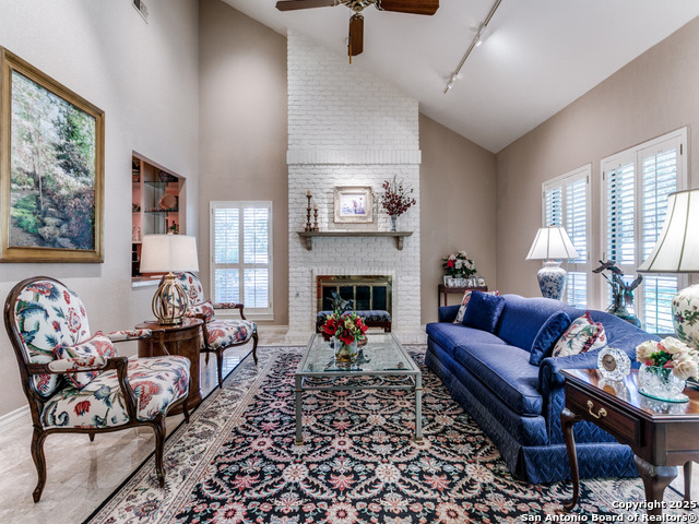 Listing photo id 7 for 11607 Elm Ridge