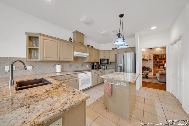 Listing photo id 10 for 1804 Athens Ave