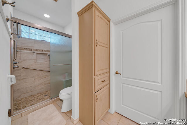 Listing photo id 16 for 1804 Athens Ave