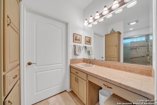 Listing photo id 17 for 1804 Athens Ave