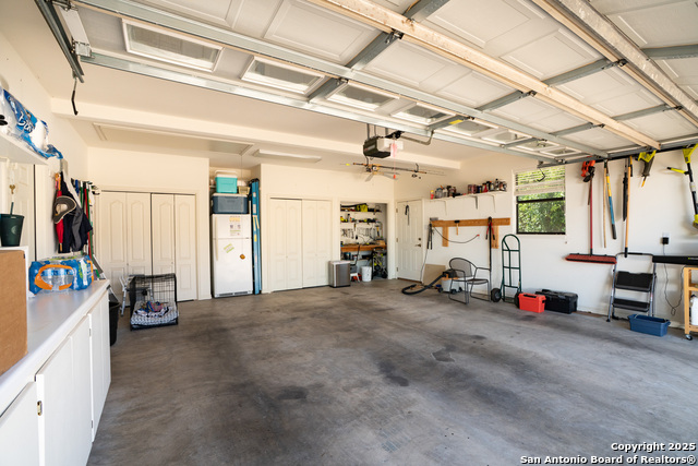 Listing photo id 25 for 1804 Athens Ave