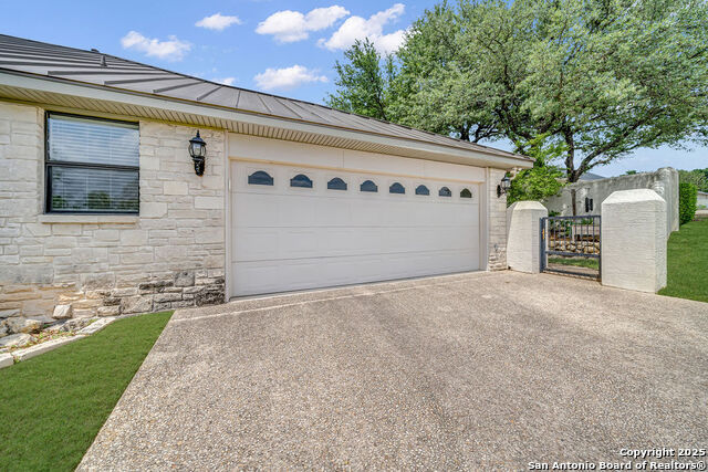 Listing photo id 26 for 1804 Athens Ave