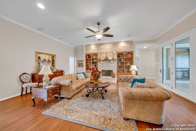 Listing photo id 7 for 1804 Athens Ave