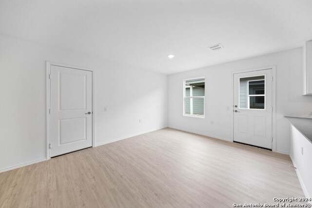 Image 11 of 25 For 13522 Verplank Bend