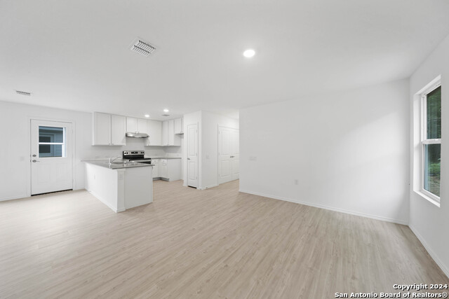 Image 14 of 25 For 13522 Verplank Bend