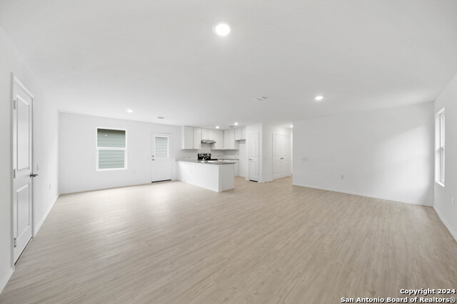Image 4 of 25 For 13522 Verplank Bend