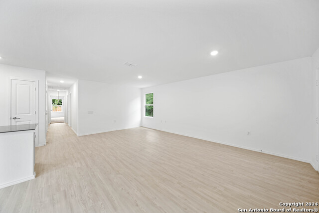 Image 5 of 25 For 13522 Verplank Bend