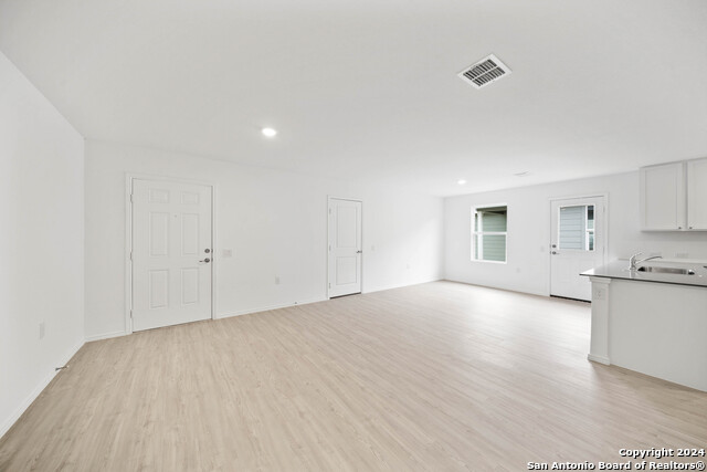 Image 7 of 25 For 13522 Verplank Bend