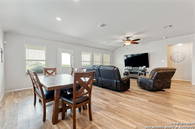 Listing photo id 8 for 2946 Daisy Meadow