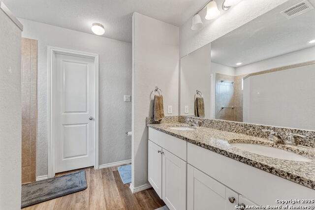 Listing photo id 13 for 2946 Daisy Meadow