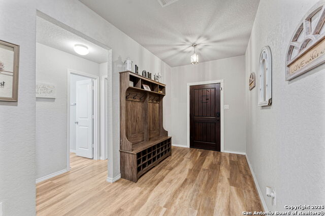 Listing photo id 2 for 2946 Daisy Meadow