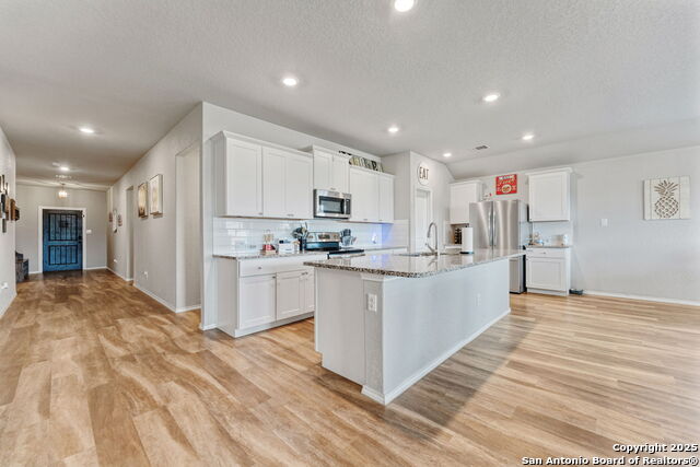 Listing photo id 3 for 2946 Daisy Meadow