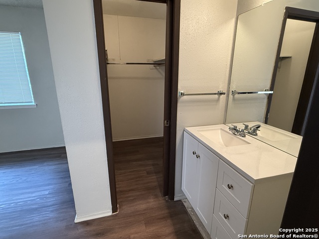 Listing photo id 9 for 8026 Echo Wind