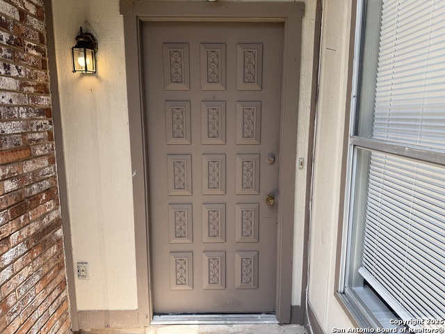 Listing photo id 0 for 8026 Echo Wind