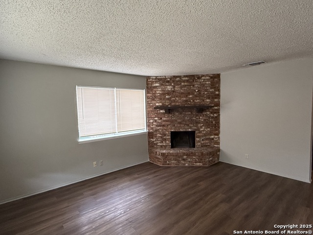Listing photo id 2 for 8026 Echo Wind