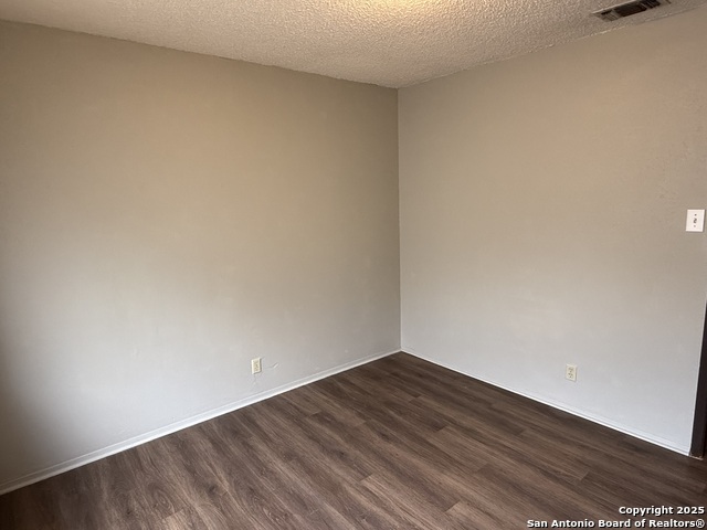 Listing photo id 6 for 8026 Echo Wind
