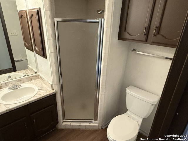 Listing photo id 7 for 8026 Echo Wind