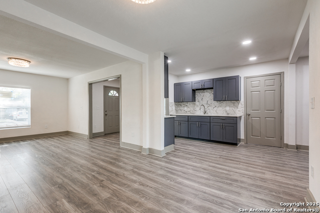Listing photo id 8 for 2822 Spokane