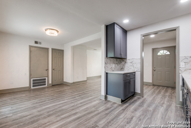 Listing photo id 12 for 2822 Spokane