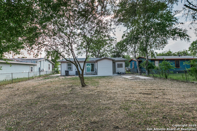 Listing photo id 23 for 2822 Spokane