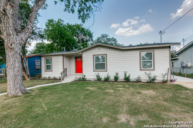 Listing photo id 1 for 2822 Spokane