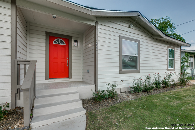 Listing photo id 2 for 2822 Spokane