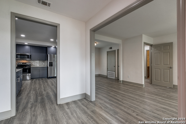 Listing photo id 3 for 2822 Spokane