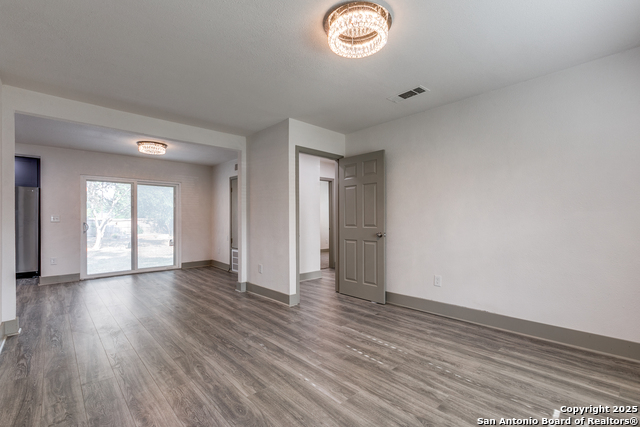 Listing photo id 4 for 2822 Spokane