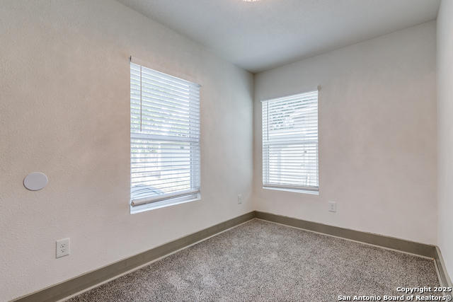 Listing photo id 7 for 2822 Spokane