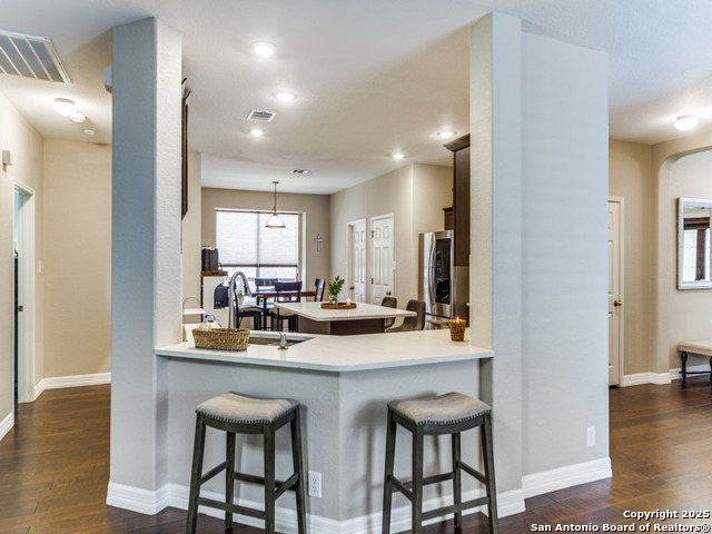 Listing photo id 8 for 737 San Gabriel