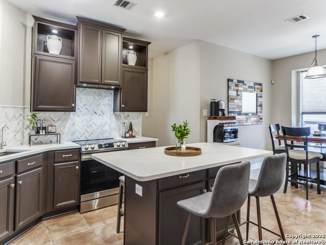 Listing photo id 9 for 737 San Gabriel