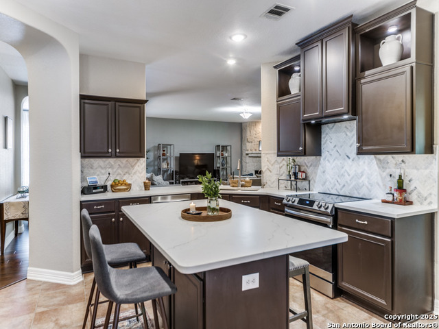 Listing photo id 10 for 737 San Gabriel