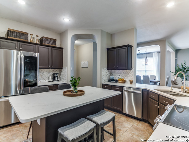 Listing photo id 11 for 737 San Gabriel