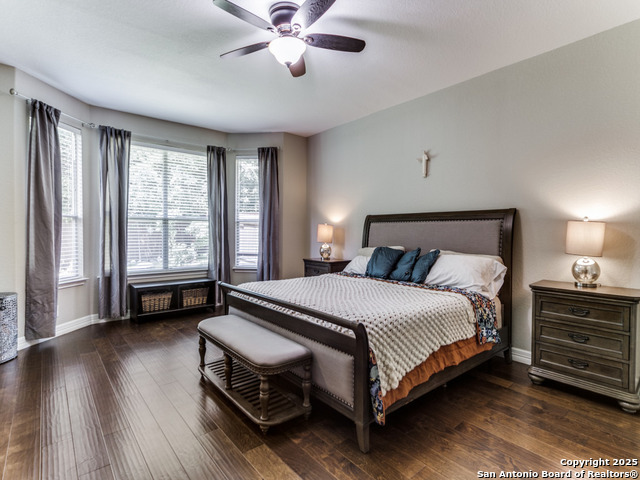 Listing photo id 13 for 737 San Gabriel