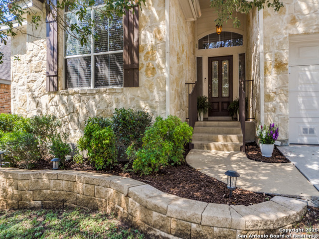 Listing photo id 0 for 737 San Gabriel