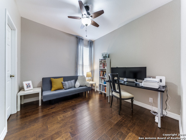 Listing photo id 19 for 737 San Gabriel
