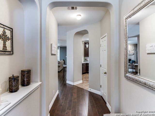 Listing photo id 2 for 737 San Gabriel